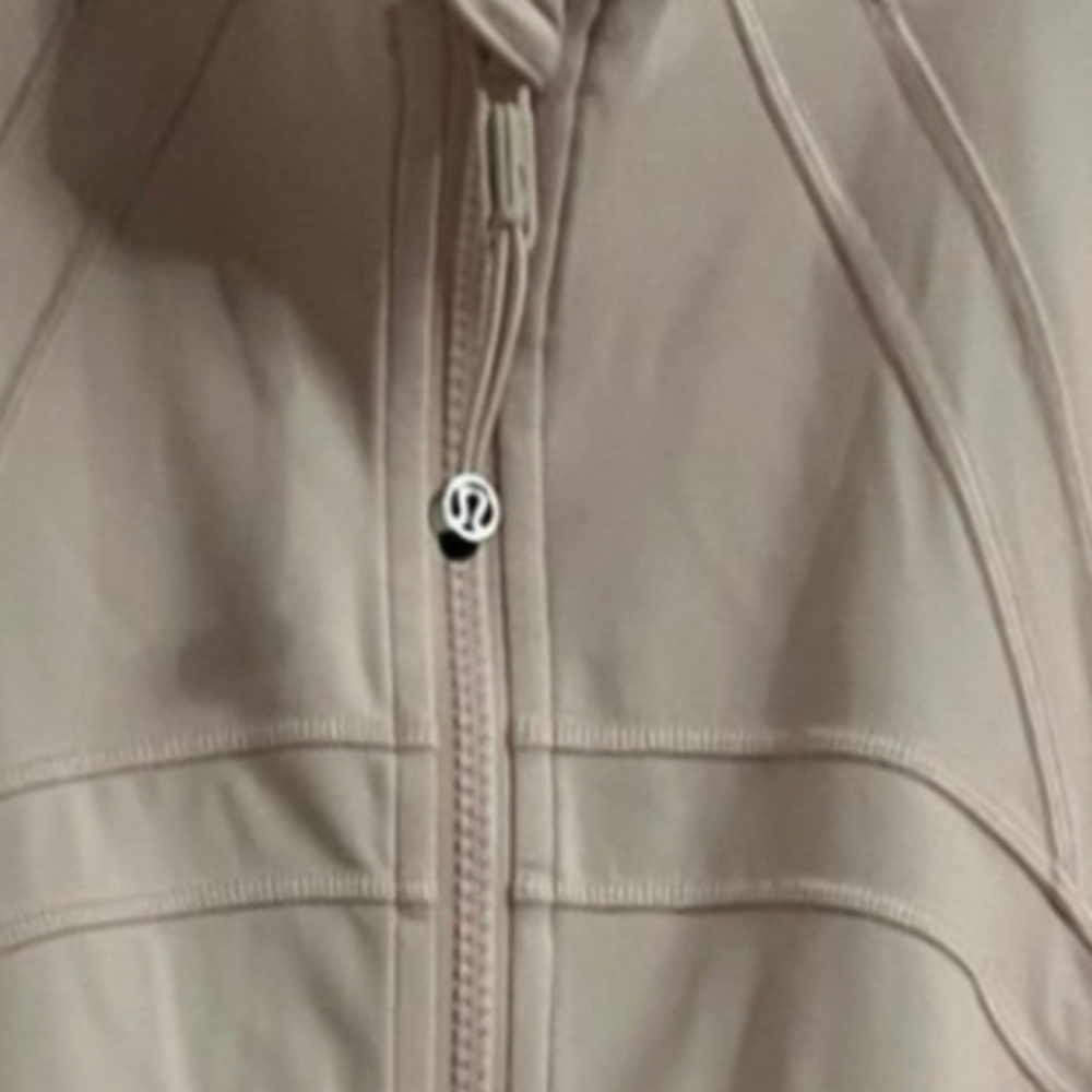 Lululemon Strawberry Milkshake Define Jacket Size 6. In good condition. See pics - Picture 5 of 8